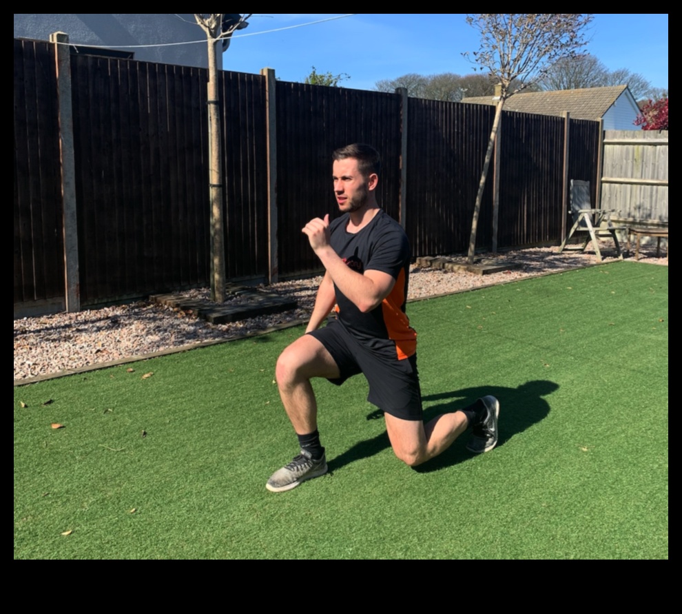 Sală de sport în grădină: exerciții în aer liber în cadru botanic înflorit