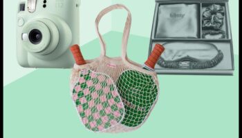 Jetoane atemporale: cadouri clasice pentru o femeie onorata de timp