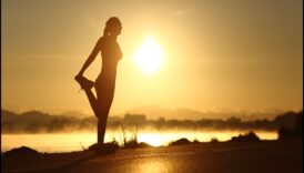 Sunrise Stretch: Exerciții de dimineață în aer liber pentru flexibilitate