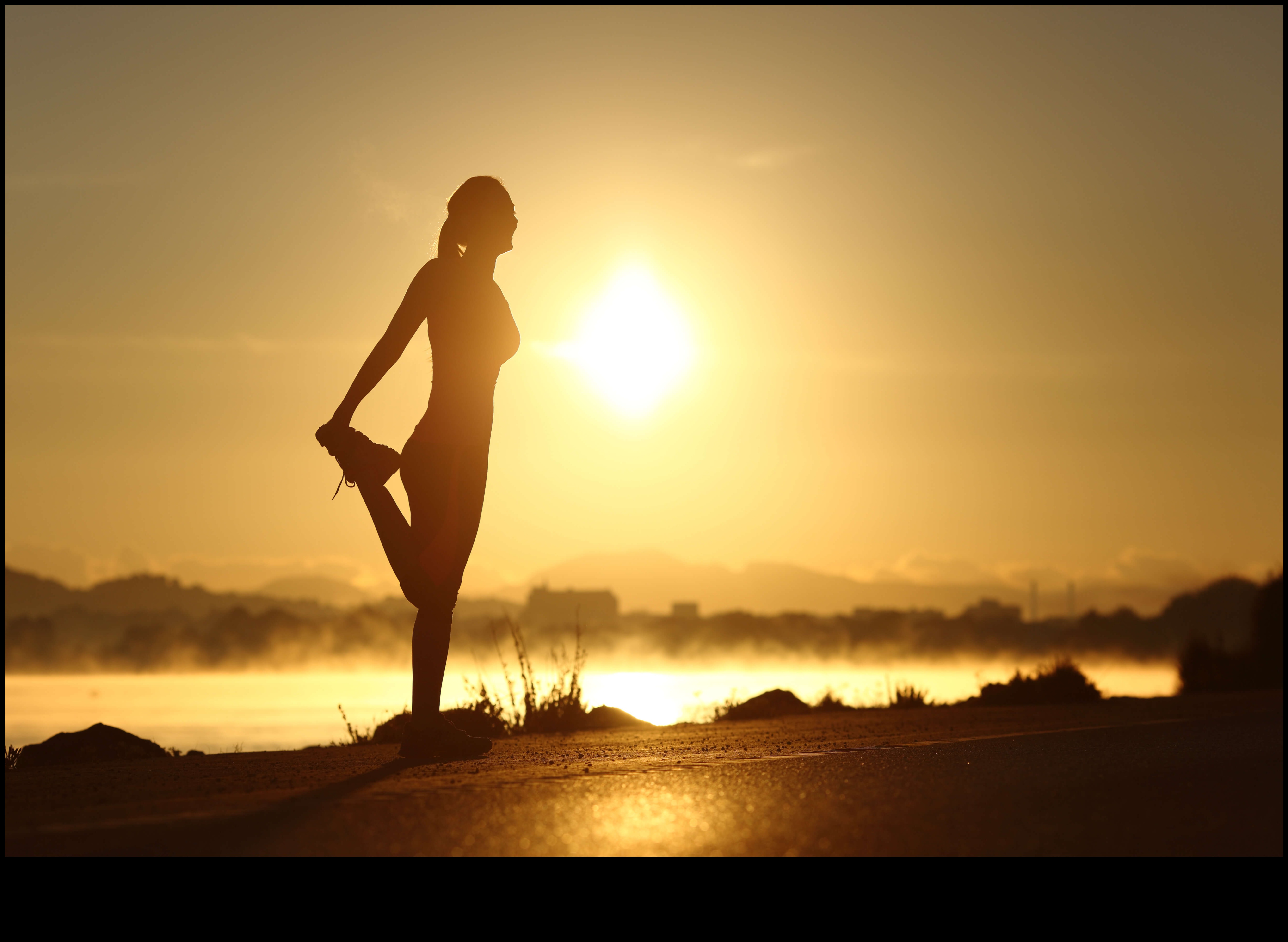 Sunrise Stretch: Exerciții de dimineață în aer liber pentru flexibilitate